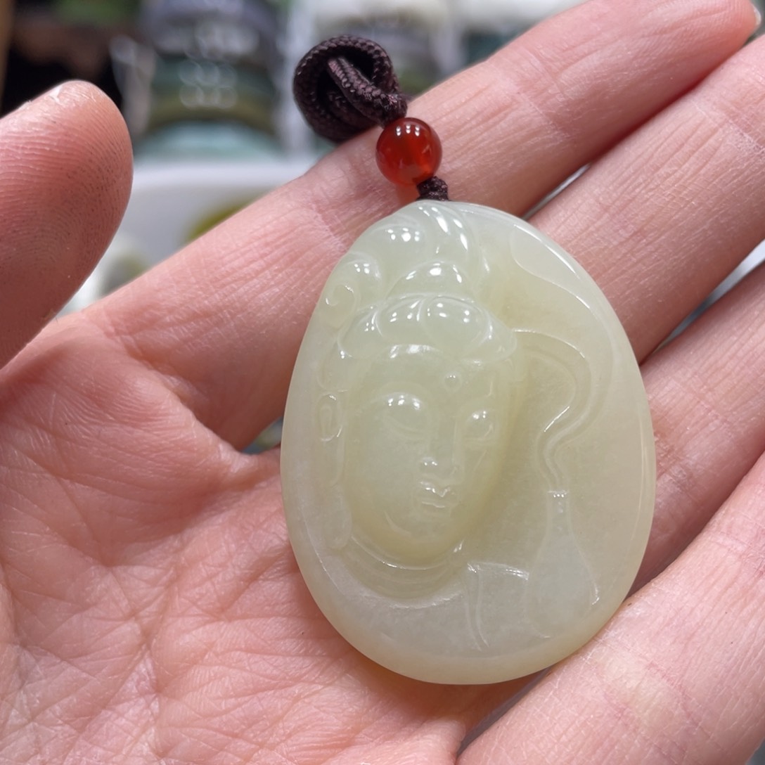 蛇纹石玉颈饰未镶嵌