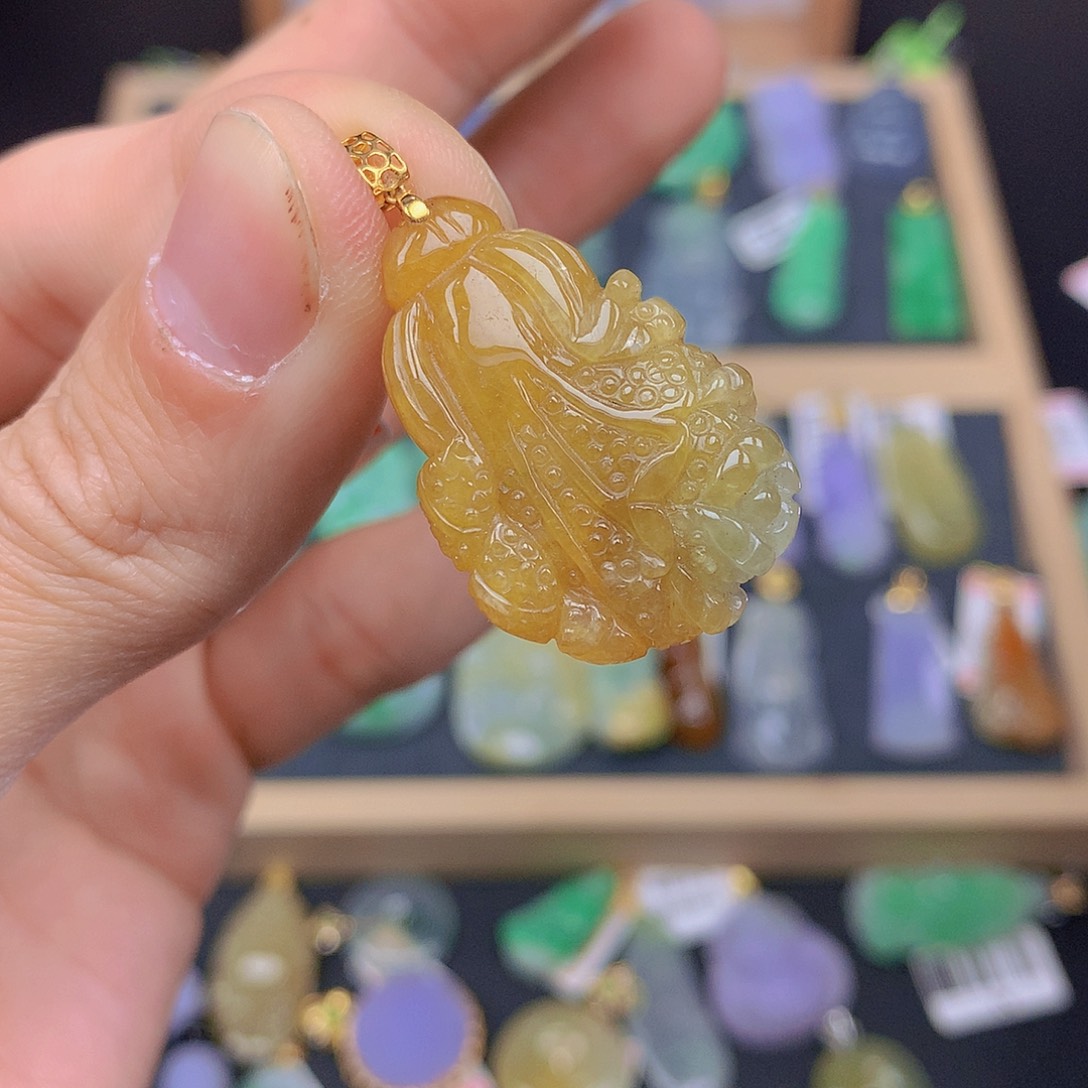 翡翠颈饰18K金镶嵌翡翠