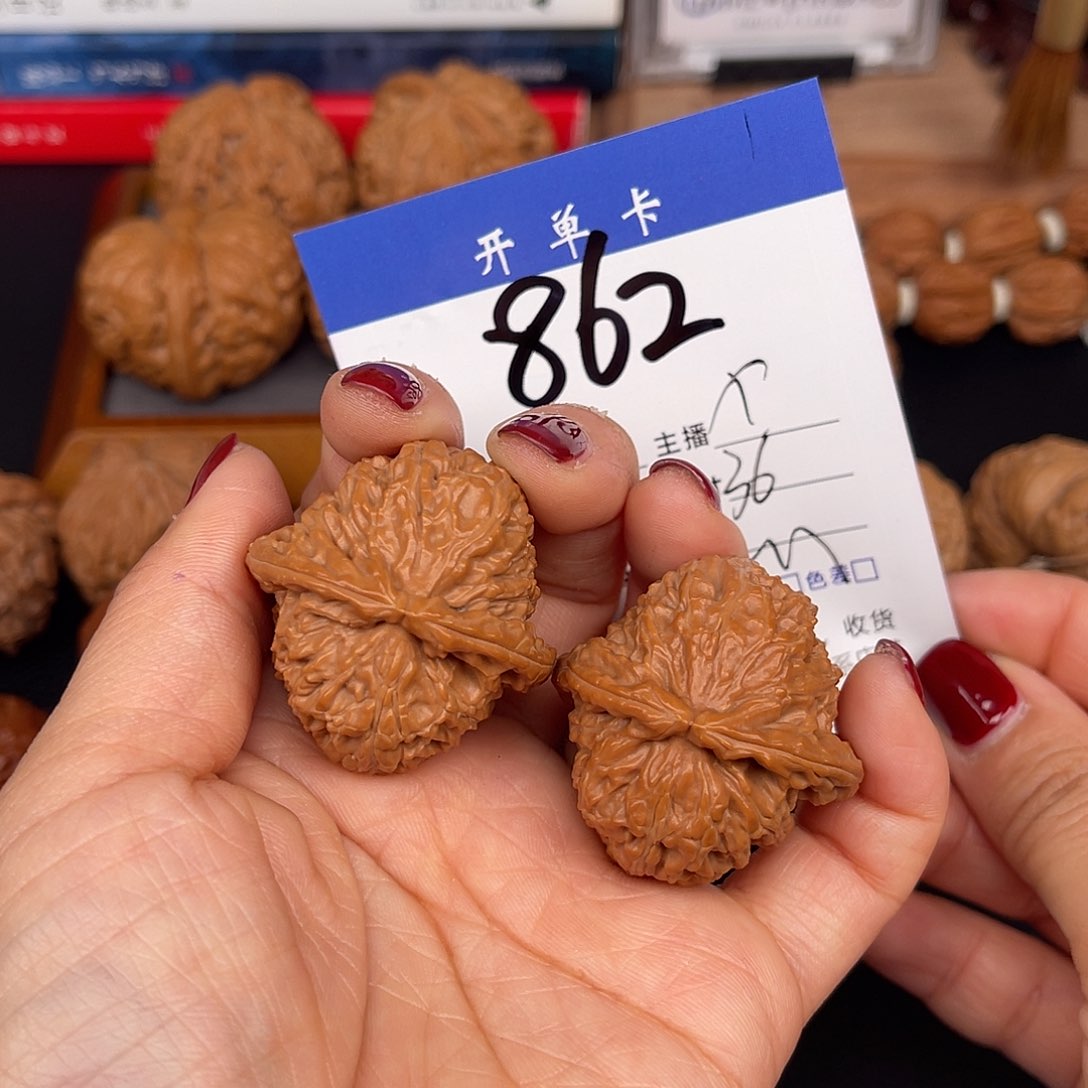 文玩核桃吊坠白狮子36尺。 无刀子862