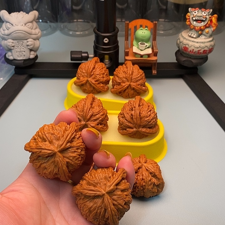 果****吊坠文玩核桃42尺寸白狮子微修