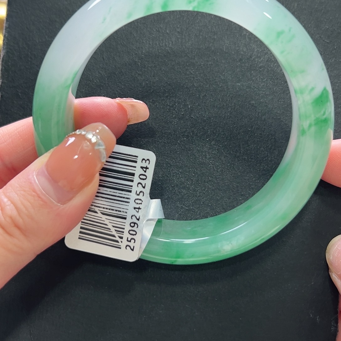 林***艾石英质玉未镶嵌手镯