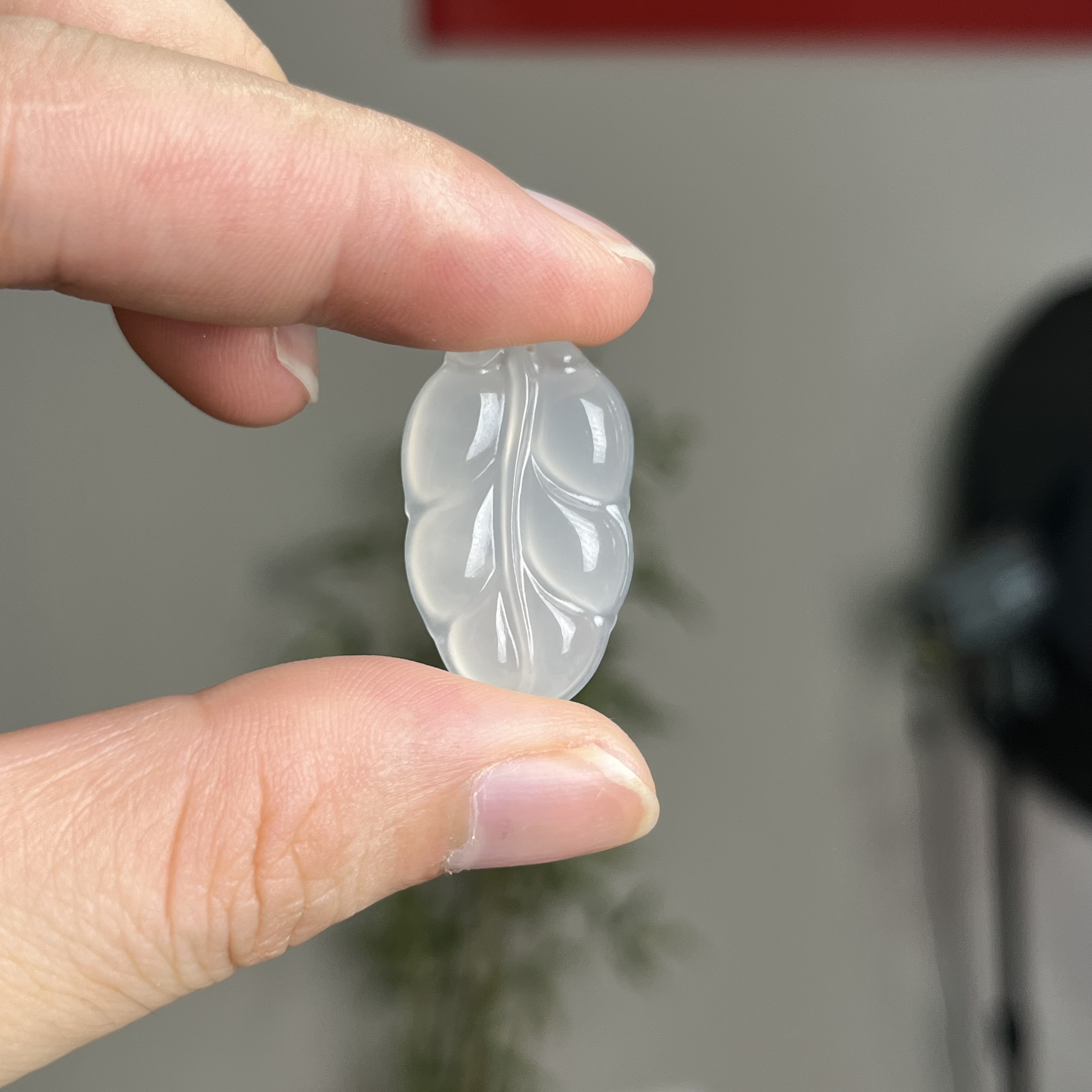 和田玉叶子吊坠约30*17mm