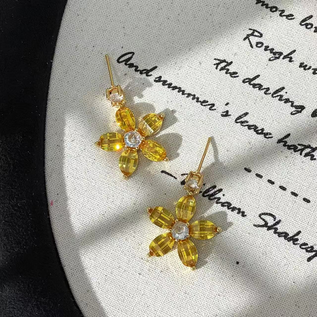 铜合金锆石耳饰 远远（YY229）镀K金轻奢气质百搭时尚金色简约素款