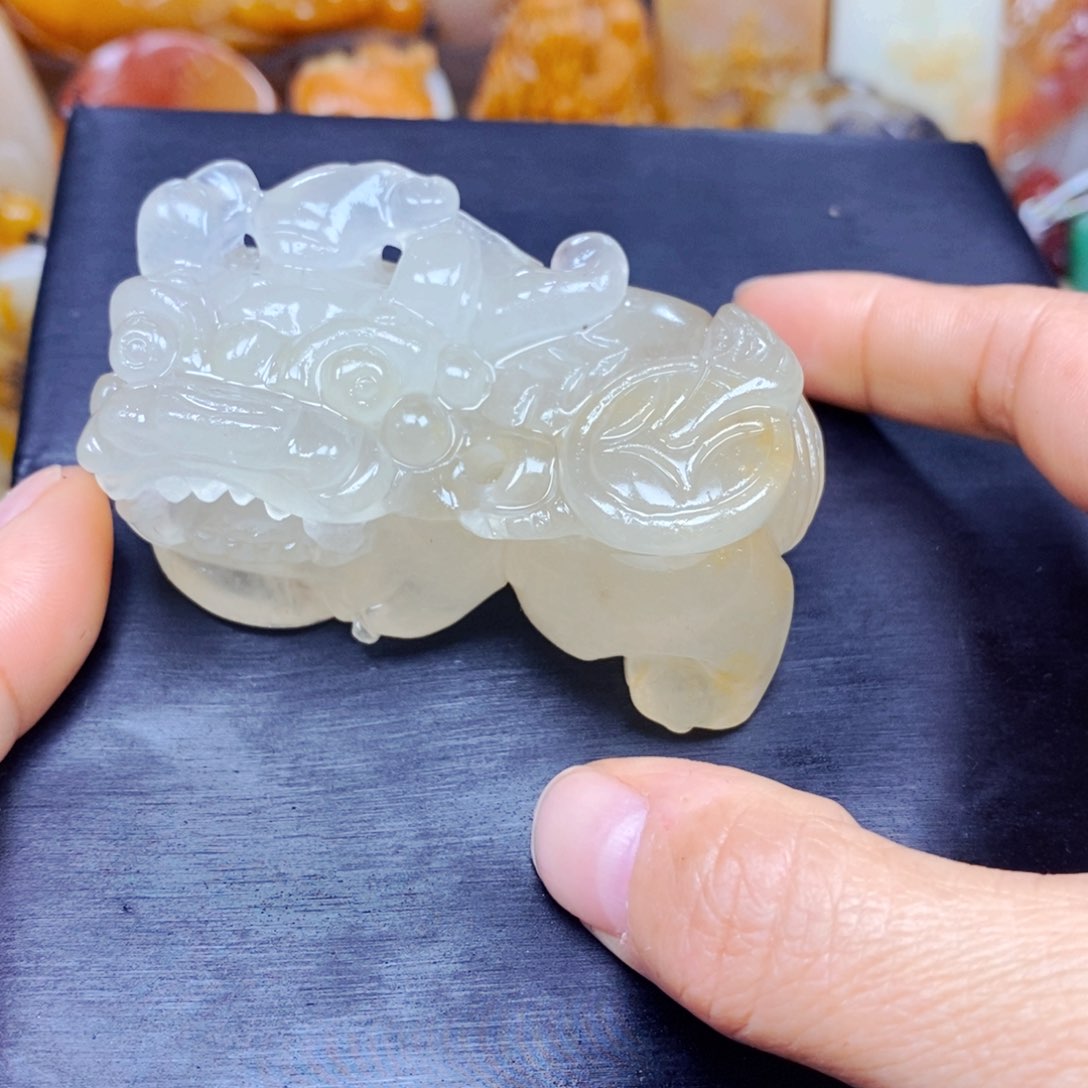 石英质玉（黄龙玉）颈饰未镶嵌