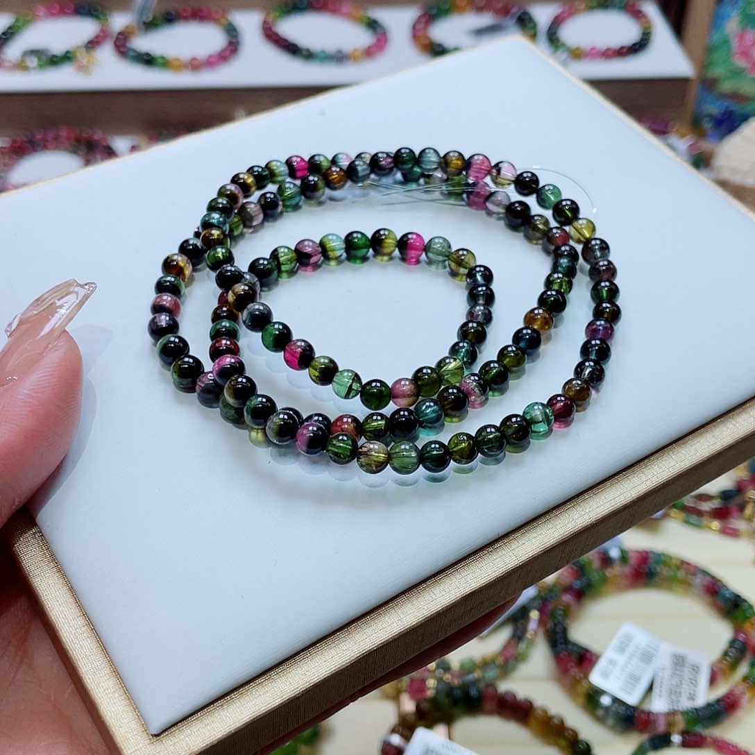 碧玺颈饰未镶嵌多样性发其一