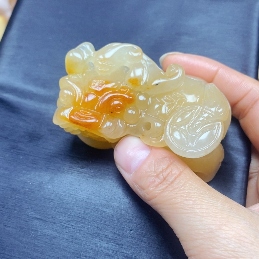 石英质玉（黄龙玉）颈饰未镶嵌