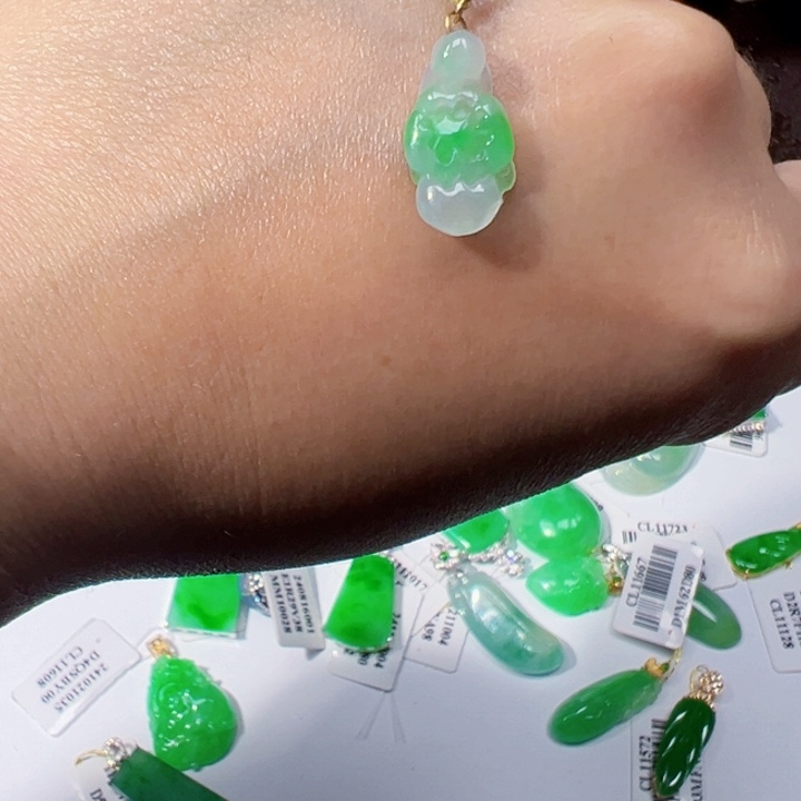 翡翠挂件18K金镶嵌翡翠