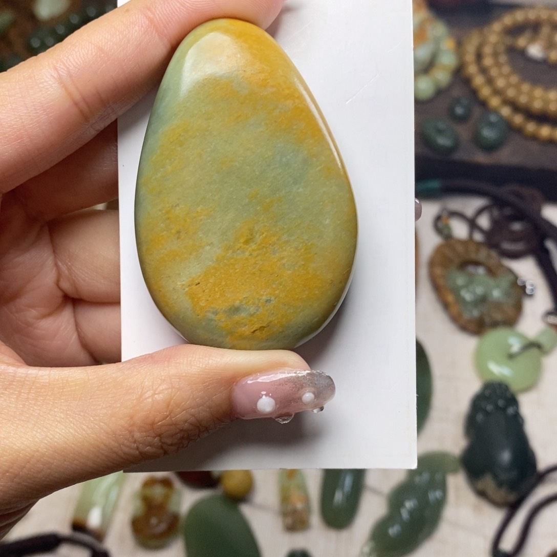 岫岩河磨玉（透闪石质玉）颈饰未镶嵌浮***闲