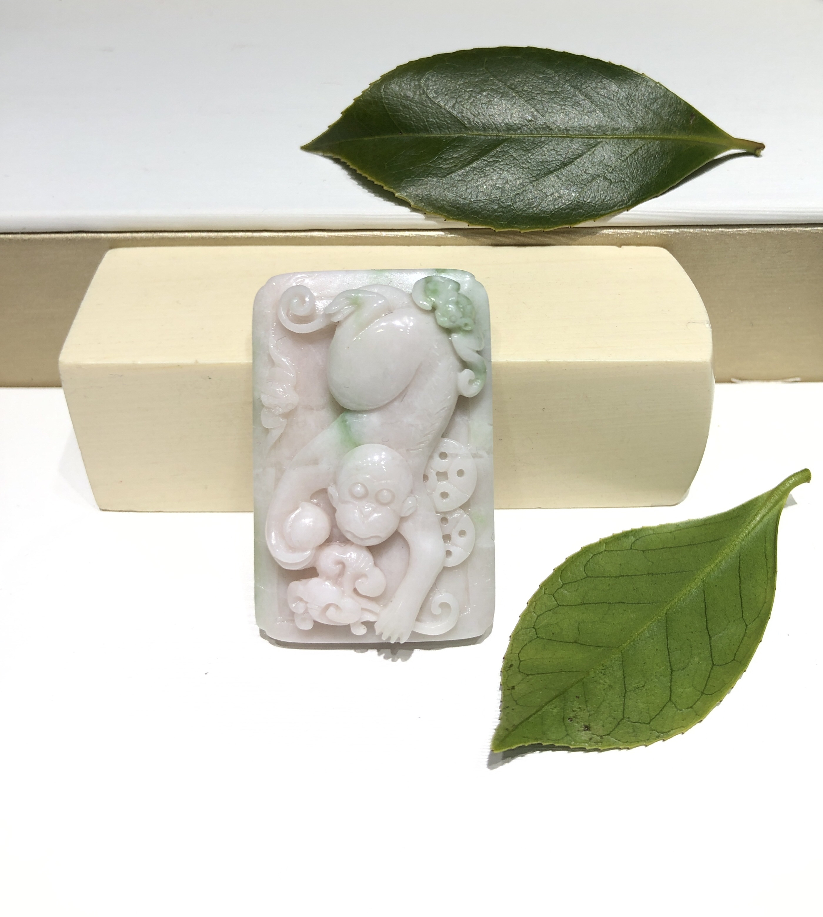 独山玉粉色好石猴吊坠未镶嵌尺寸42.4×27.5×10.1