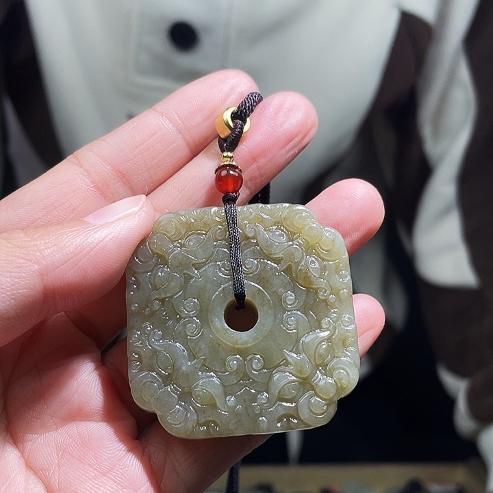 和田玉未镶嵌颈饰多样性