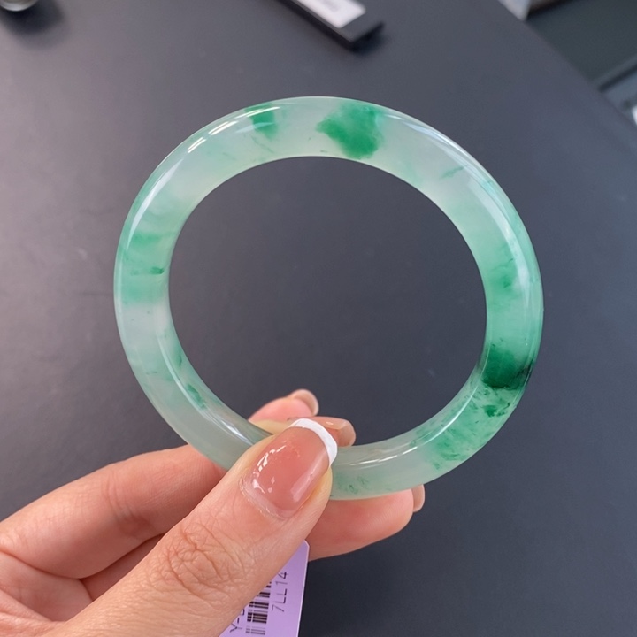 石英质玉手镯未镶嵌?**花