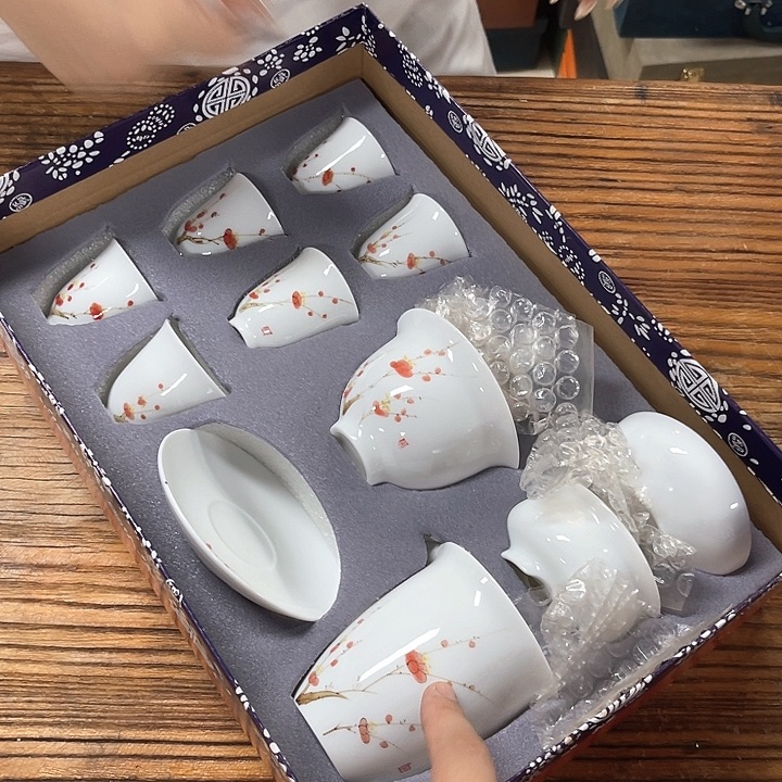 孤品茶具套装等。      