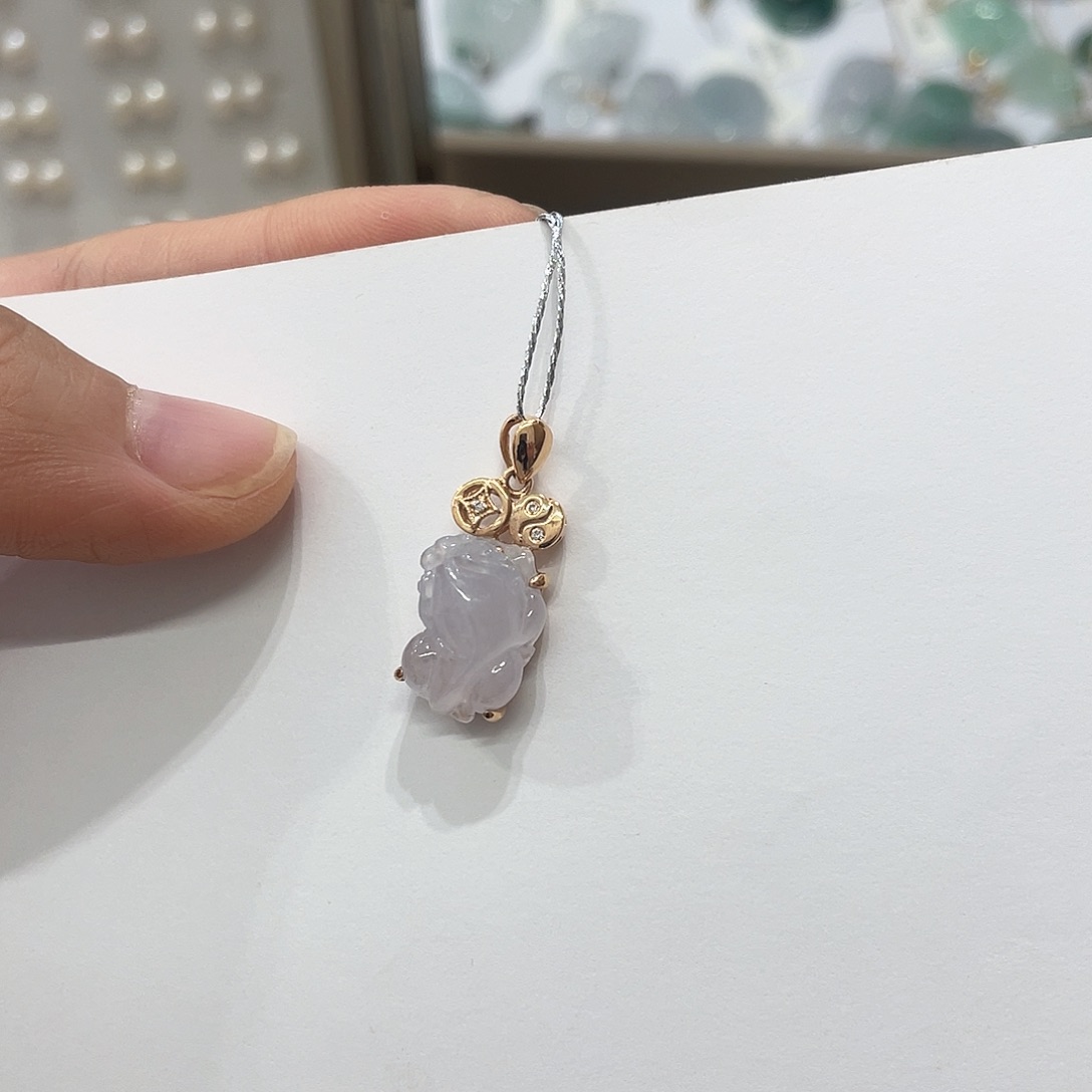 翡翠18K金镶嵌颈饰金蟾