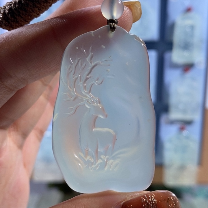 岫玉未镶嵌颈饰吊坠