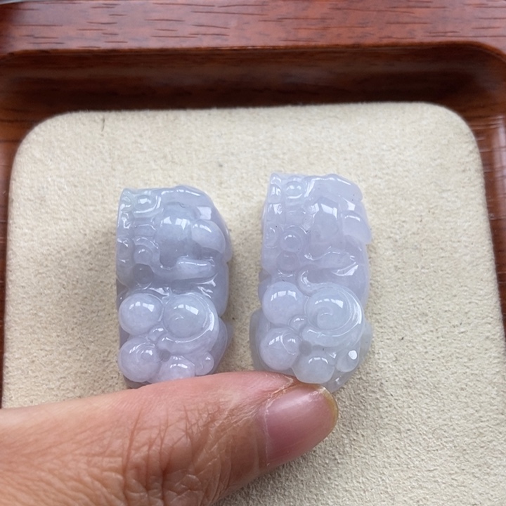 翡翠未镶嵌颈饰霸王貔貅