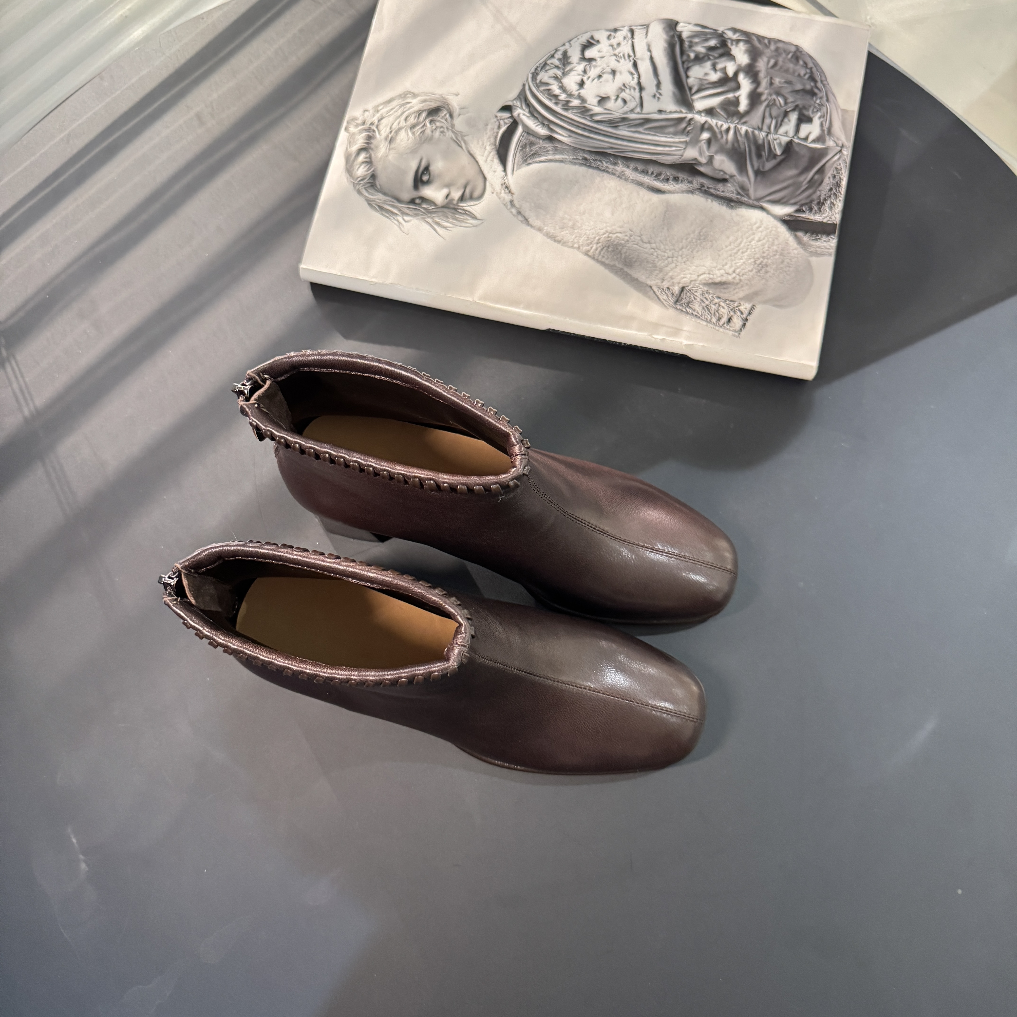 EM2025秋冬新款气质短靴粗跟羊皮通勤靴时尚手工编织百搭高跟靴