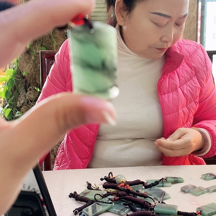 密玉（石英质玉）毛衣链未镶嵌