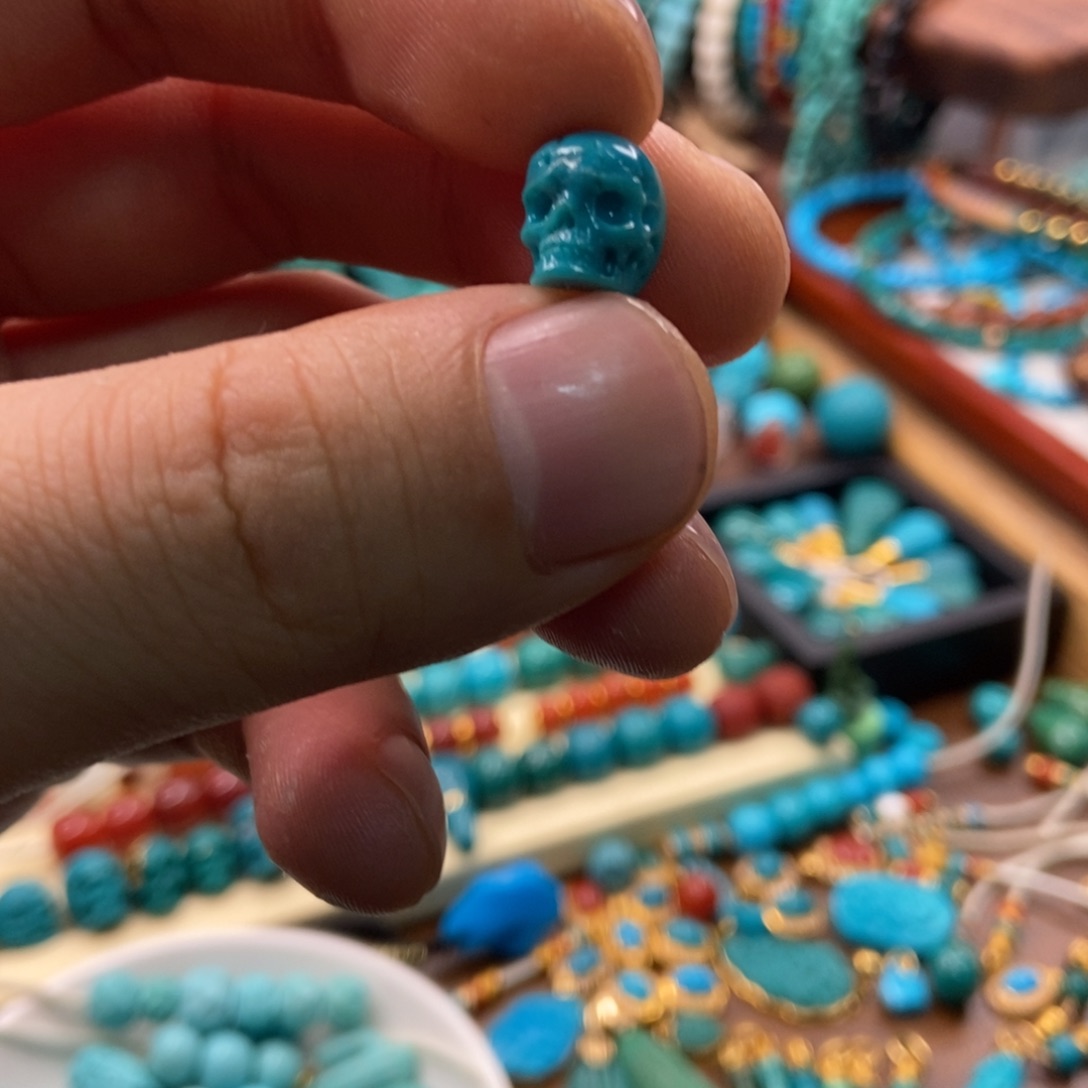 绿松石珠宝奇石未镶嵌美**君