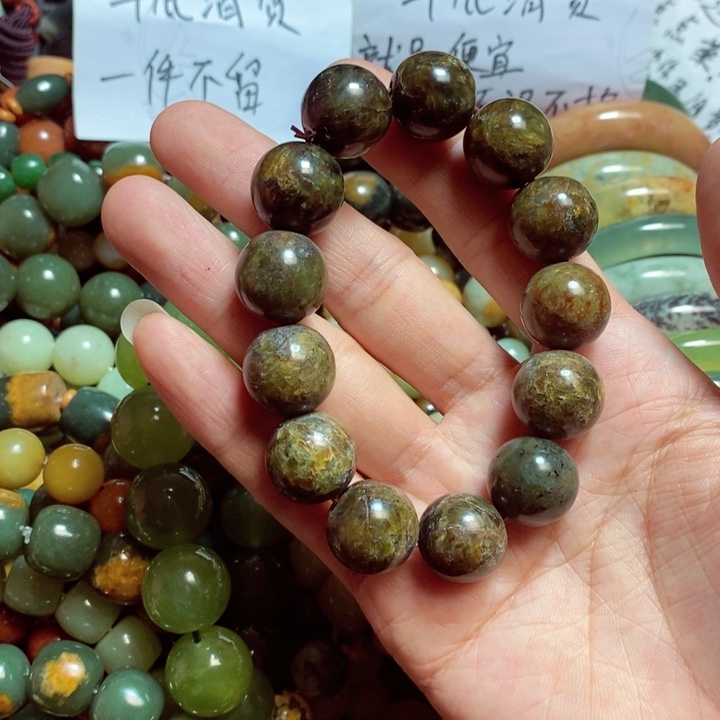 岫岩河磨玉（透闪石质玉）手链未镶嵌