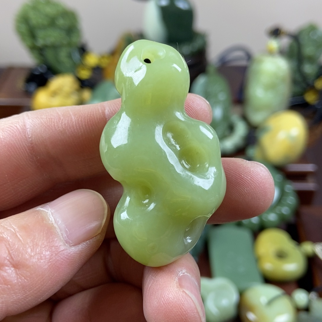 岫岩老玉（透闪石质玉）未镶嵌珠宝奇石