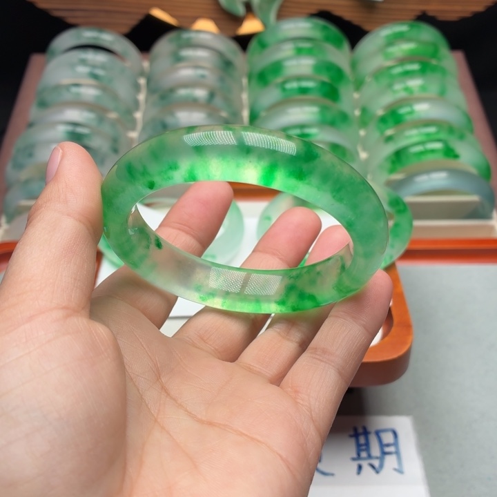 0***0石英质玉未镶嵌手镯