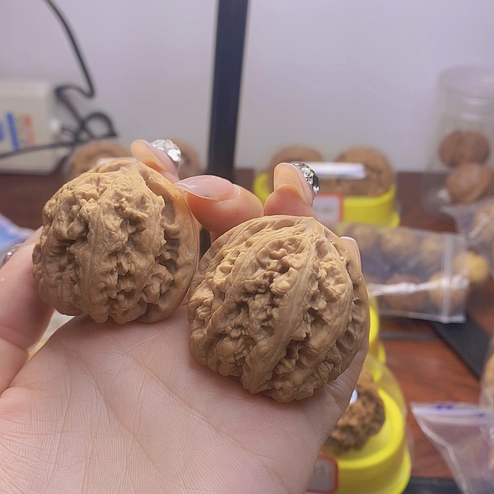 文玩核桃吊坠粗筋