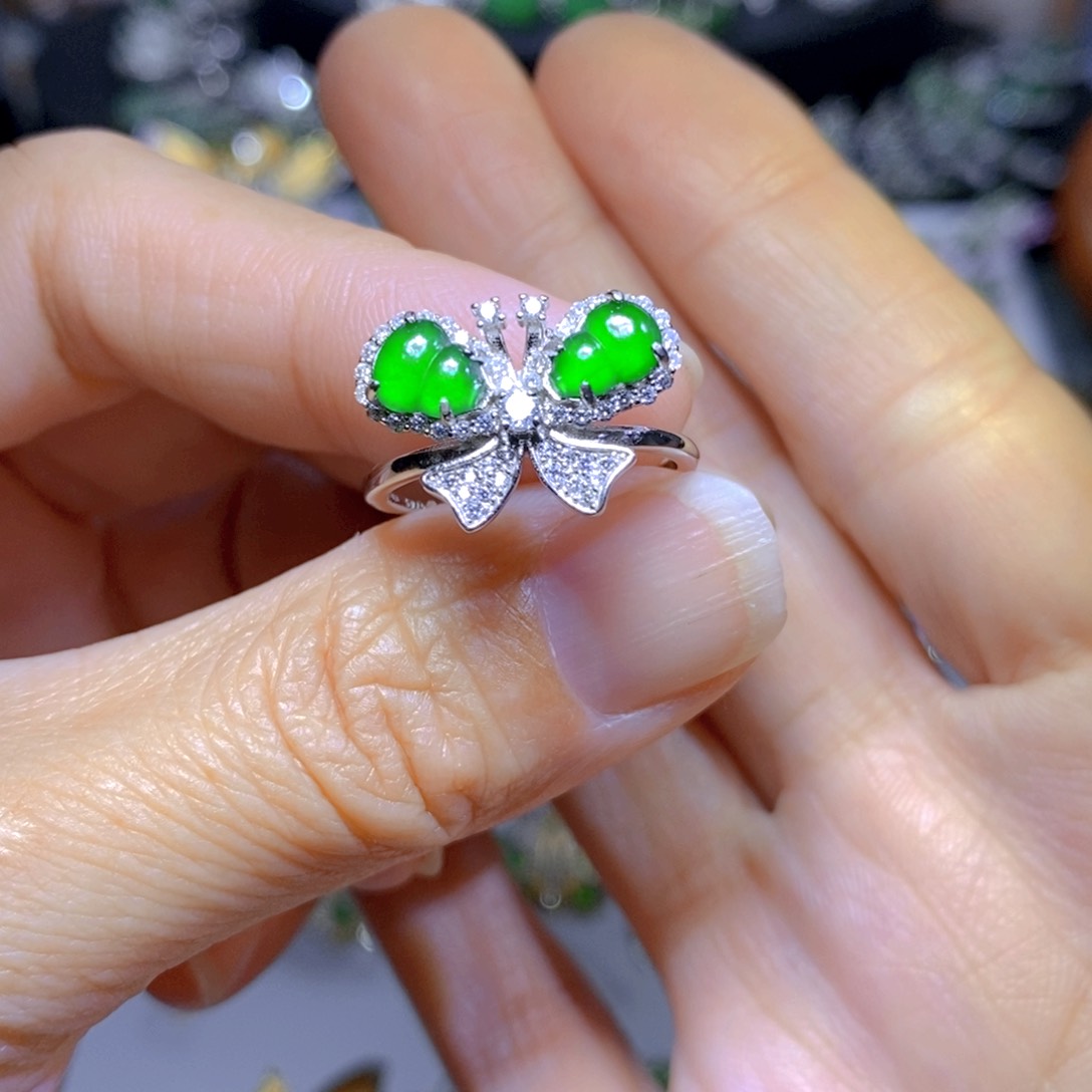 翡翠颈饰银S925镶嵌天然翡翠