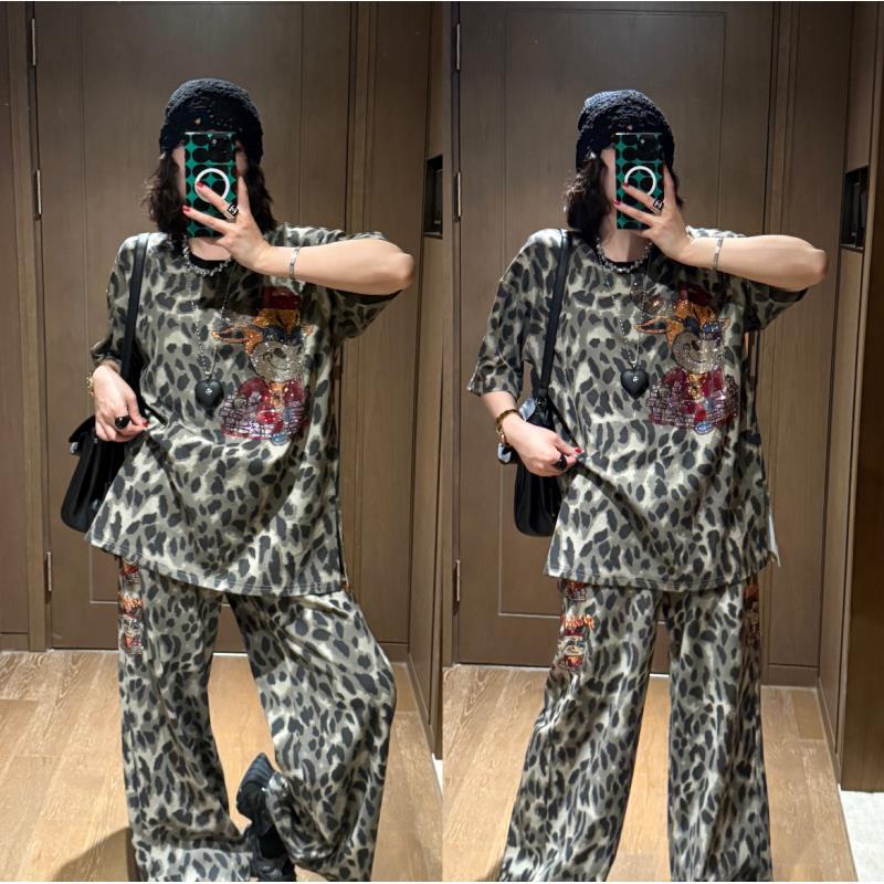 YDFSTUDIO小众【狂豹来袭】欧货高品烫钻豹纹设计重工上衣+裤子套装