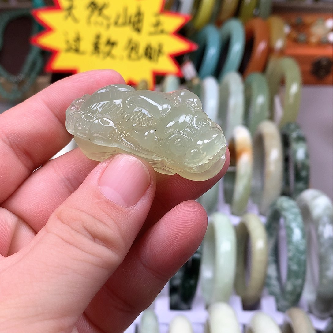 蛇纹石玉颈饰未镶嵌