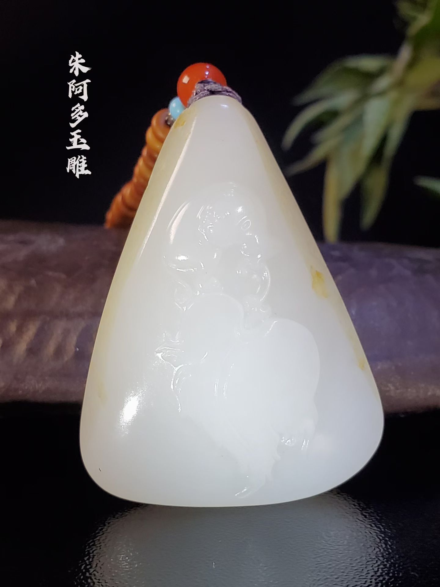 一夜封侯，人为毛孔皮，白密糯油润顶，工艺精致