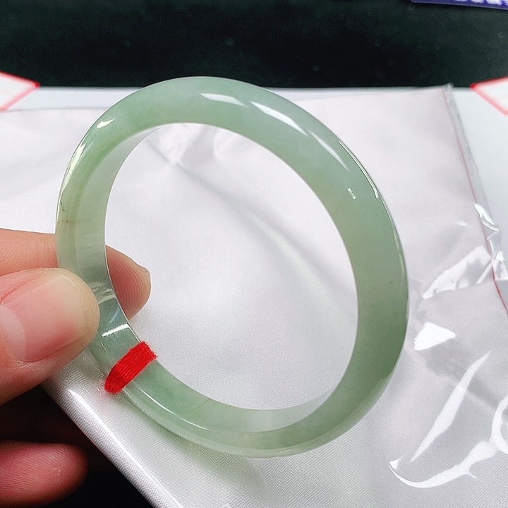 翡翠手镯未镶嵌翡翠手镯未镶嵌