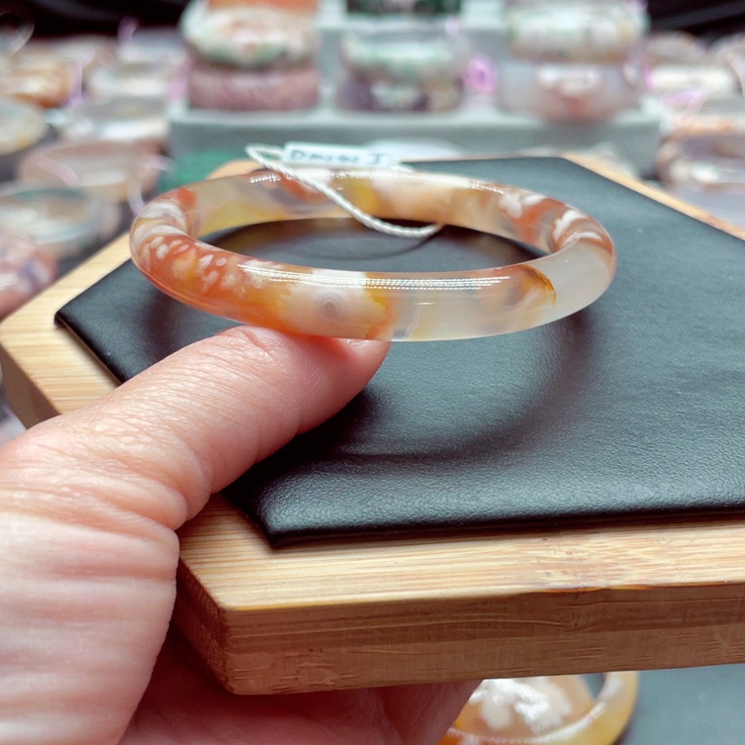 玛瑙/玉髓手镯未镶嵌余**你1