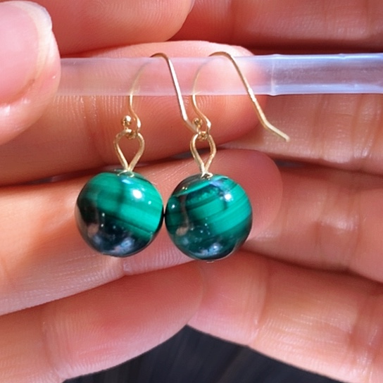 孔雀石未镶嵌颈饰Wtiopyop