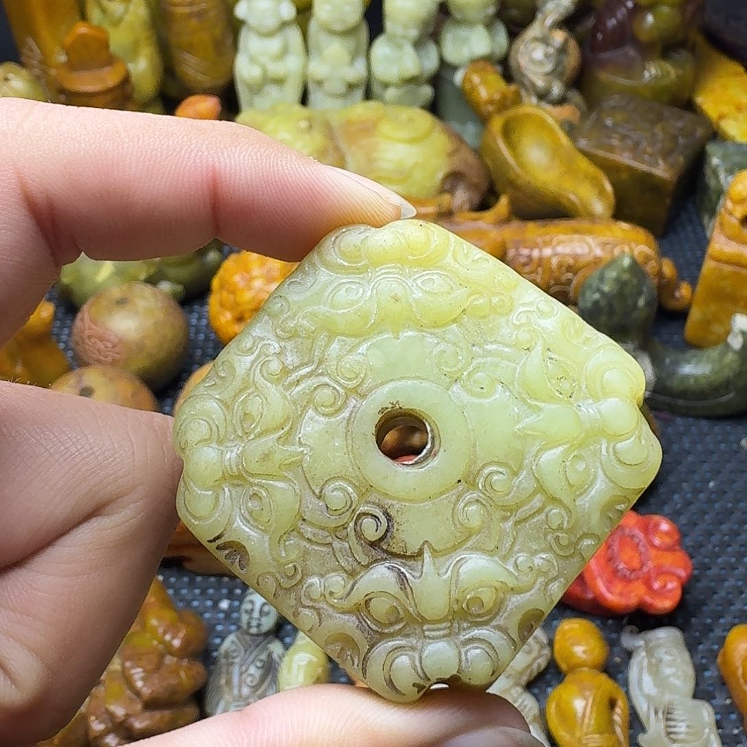 白玉菩提吊坠。。。