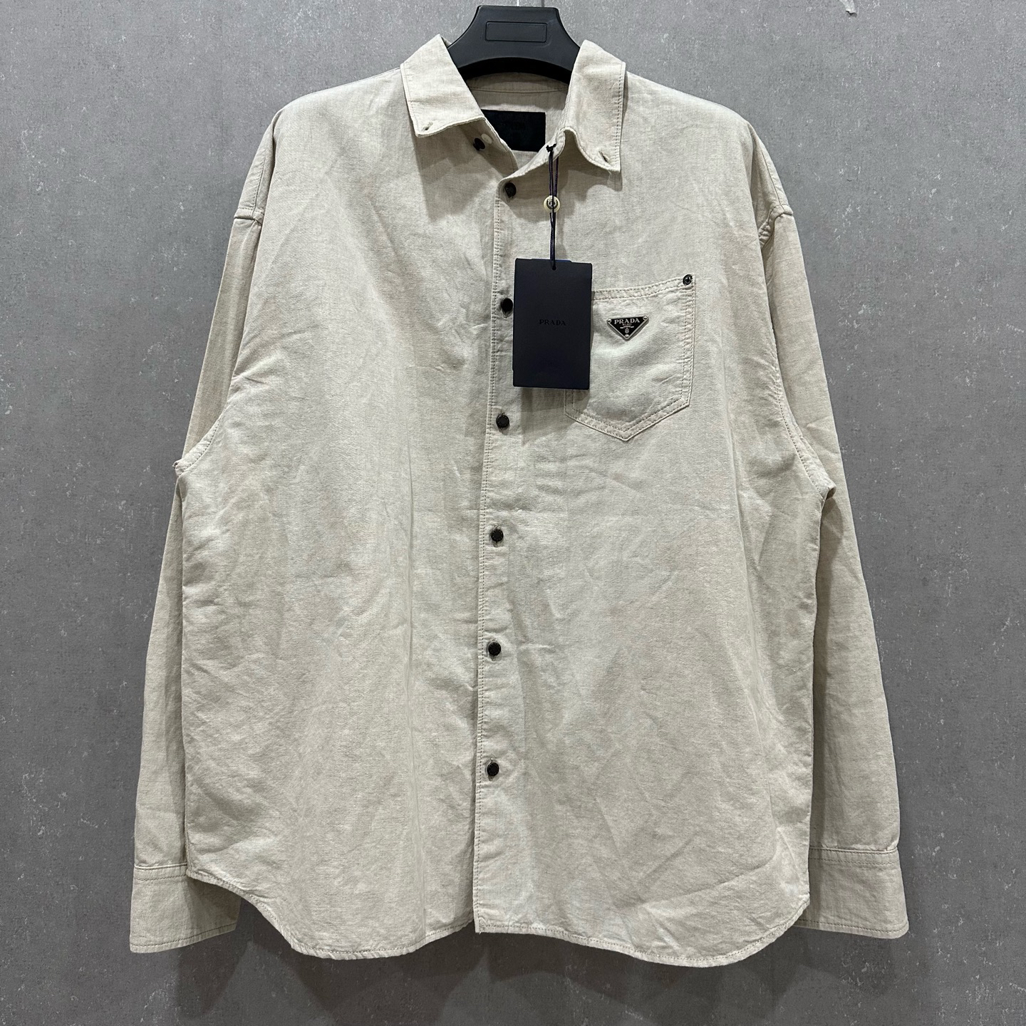 未使用 Prada/普拉达 纯色单排扣标志长袖衬衫 L码/005573
