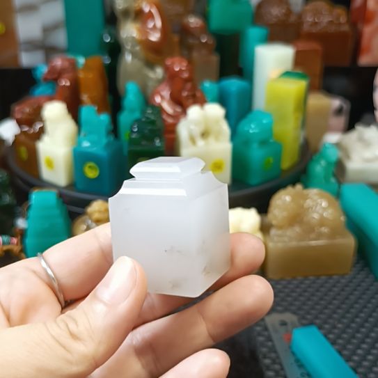寿山石印石水墨冻覆斗扭