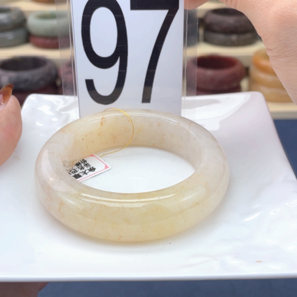 【闪购商品】石英质玉手镯未镶嵌