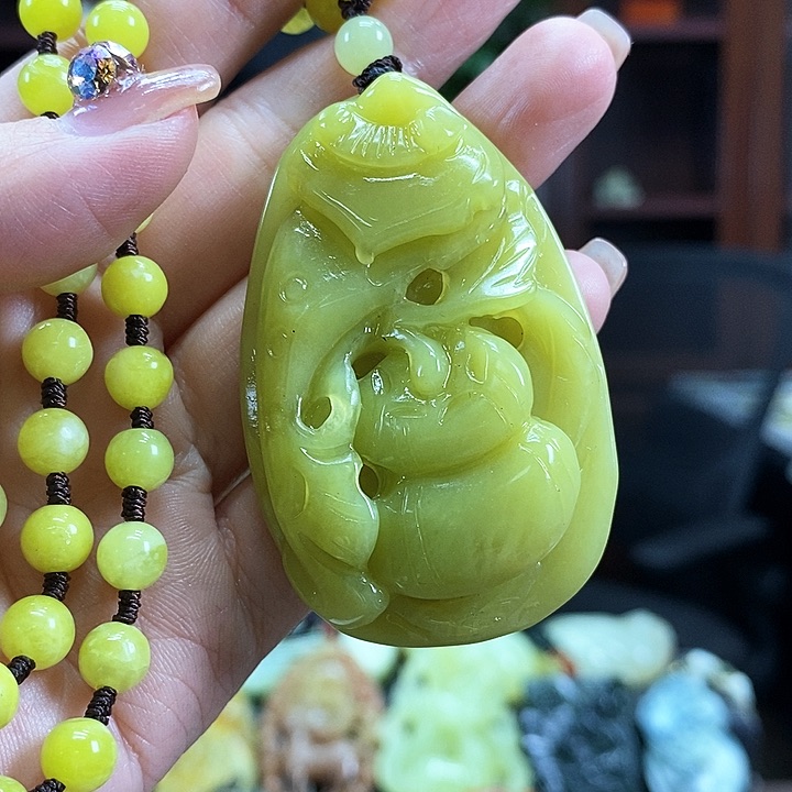 蛇纹石玉吊坠未镶嵌