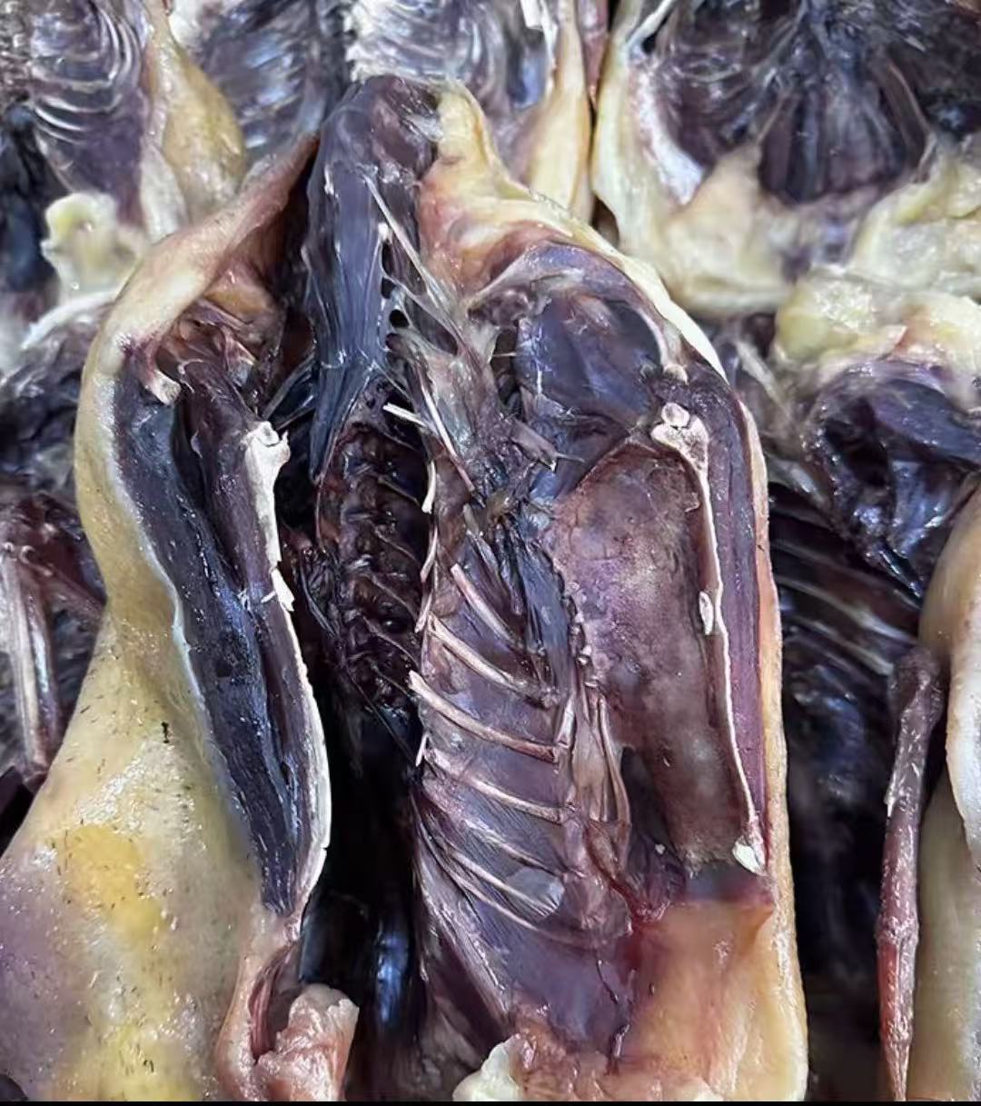 皖南农户正宗放养老鸭手工腌制鲜鸭腊味干货
