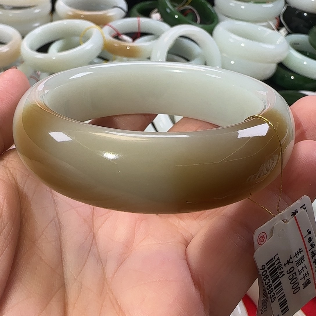 太***照和田玉未镶嵌手镯