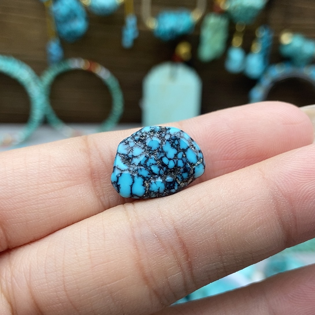 绿松石未镶嵌乌兰花