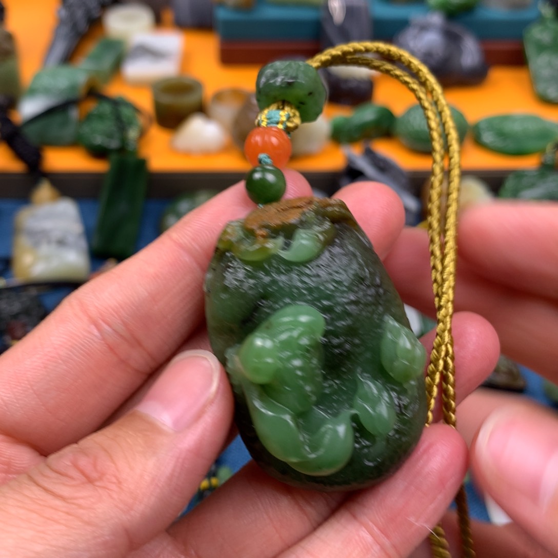 和田玉未镶嵌颈饰