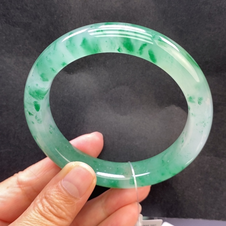 莲***石英质玉未镶嵌手镯