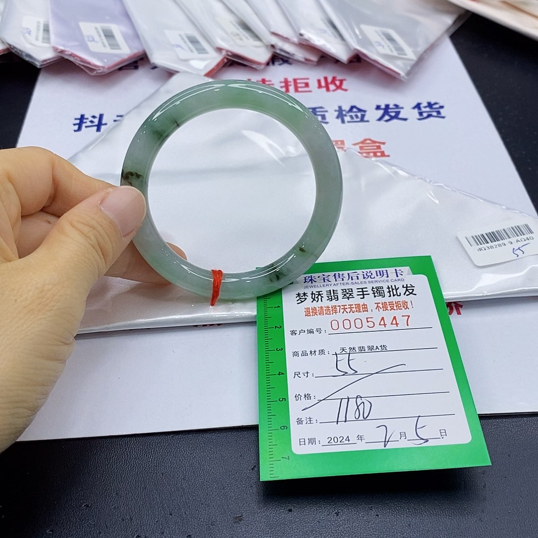 翡翠手镯未镶嵌翡翠手镯