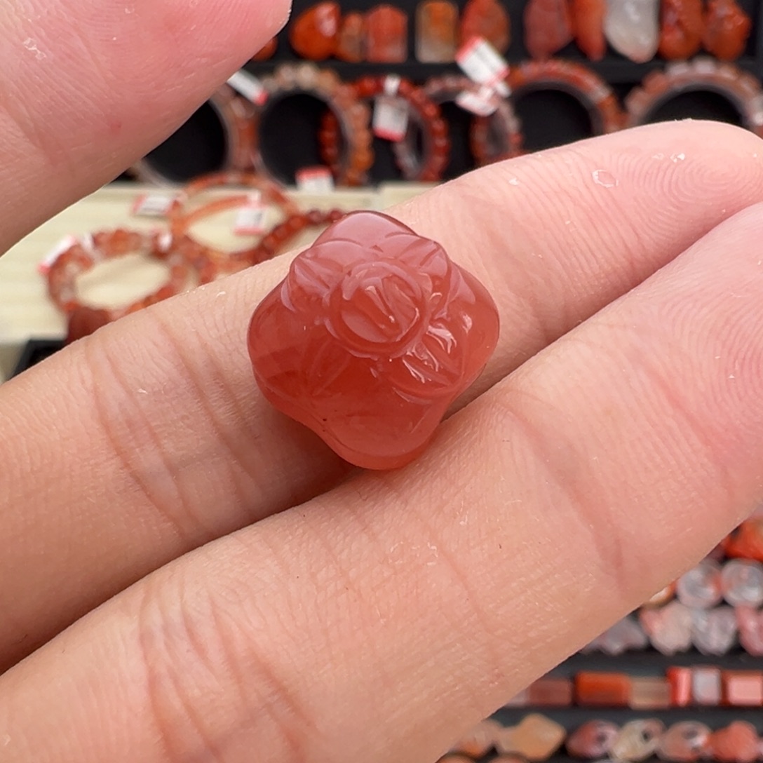 南红玛瑙未镶嵌颈饰柿子