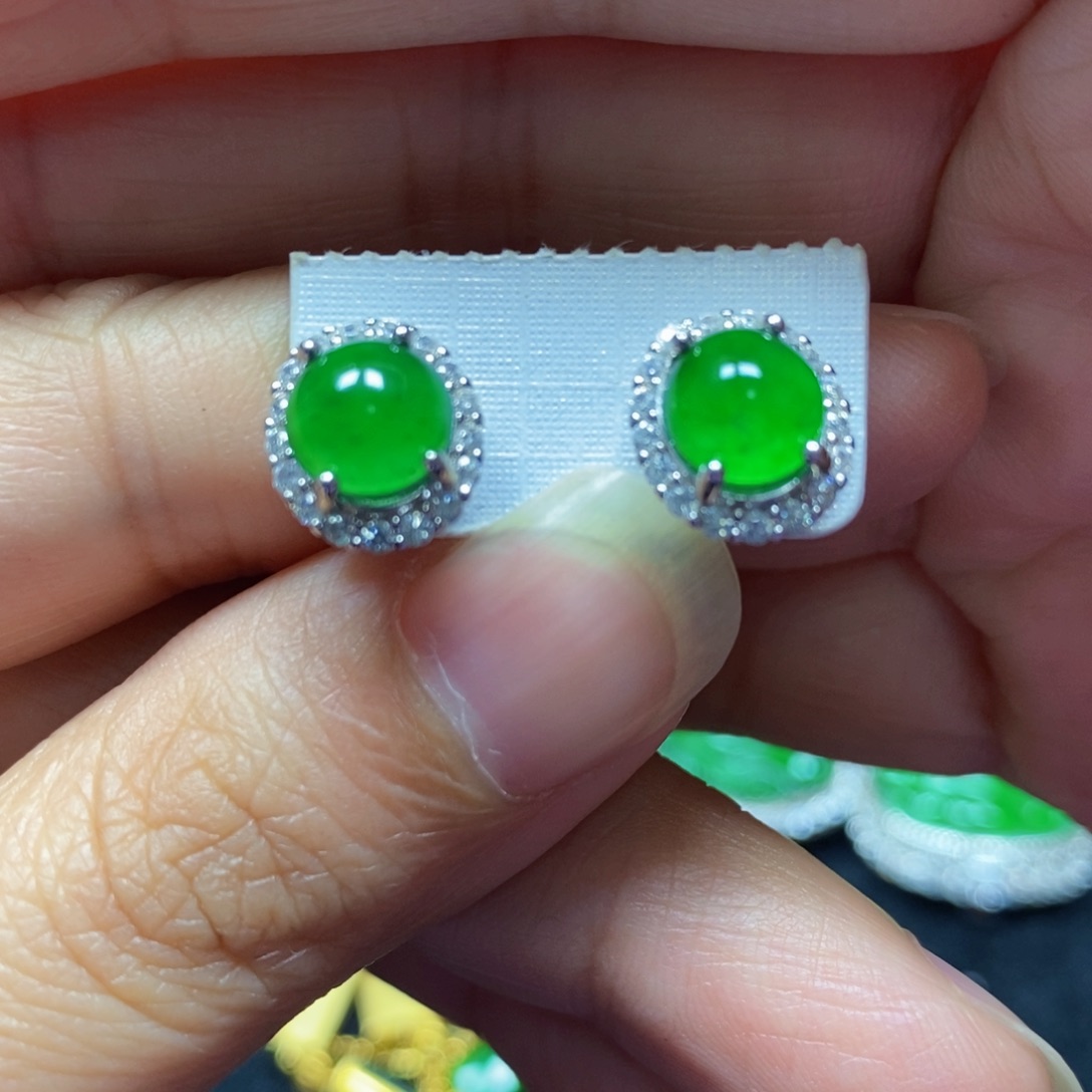 翡翠耳饰未镶嵌天然翡翠