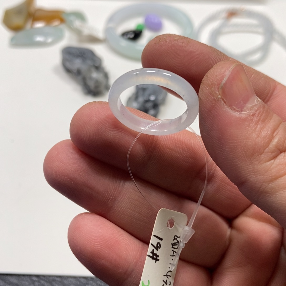 翡翠戒指未镶嵌翡翠