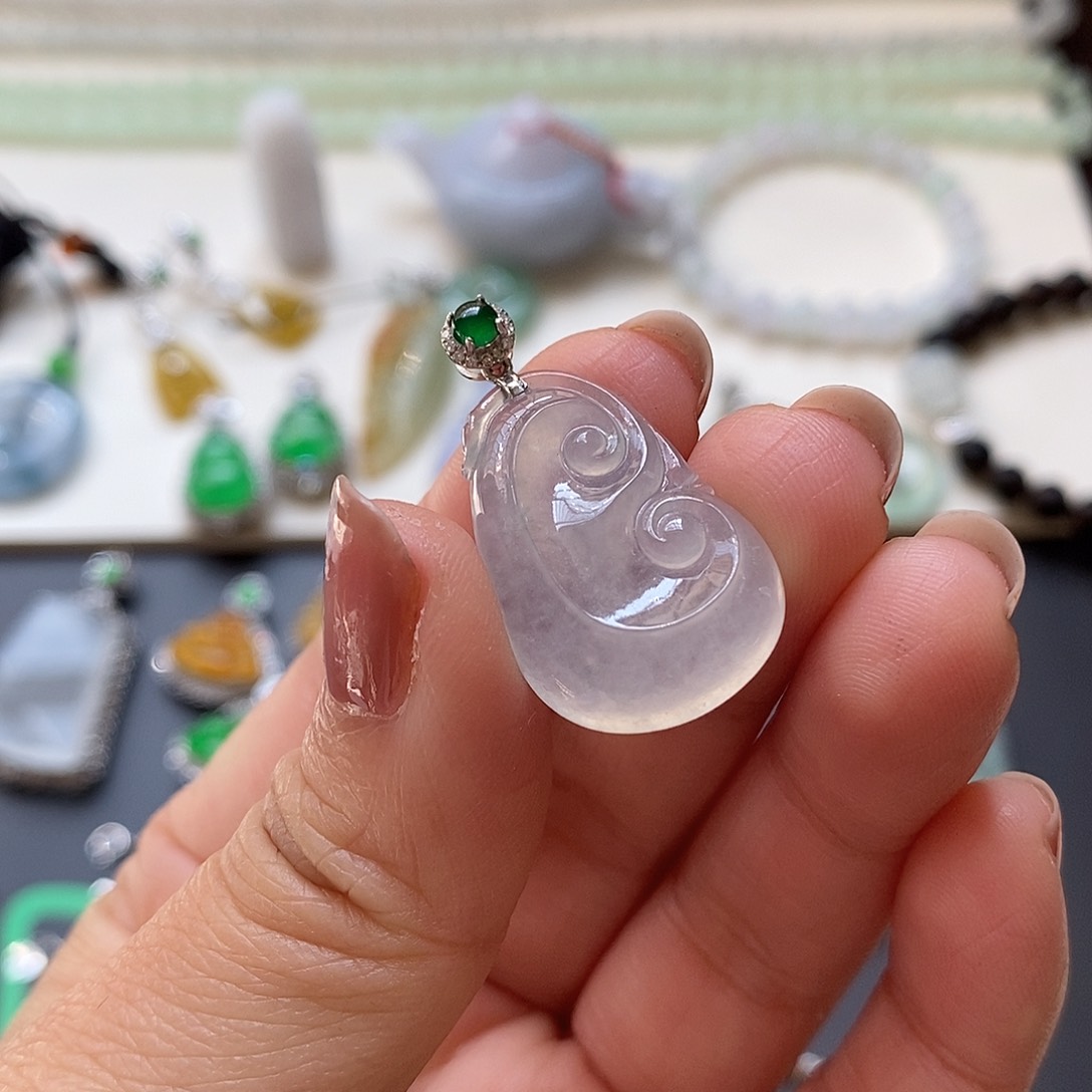 翡翠颈饰18K金镶嵌一刀切如意