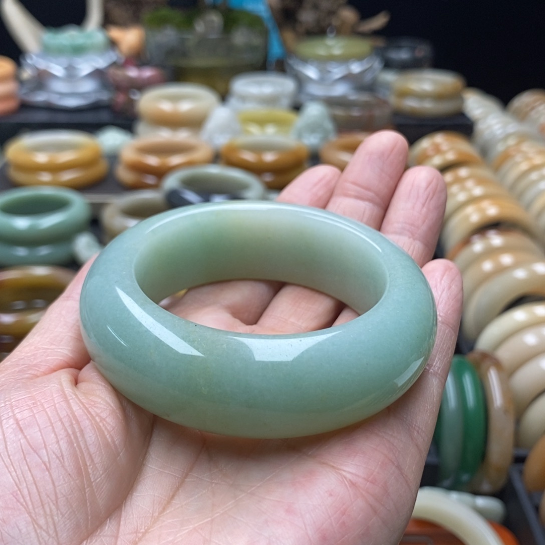 保***盒石英质玉未镶嵌手镯