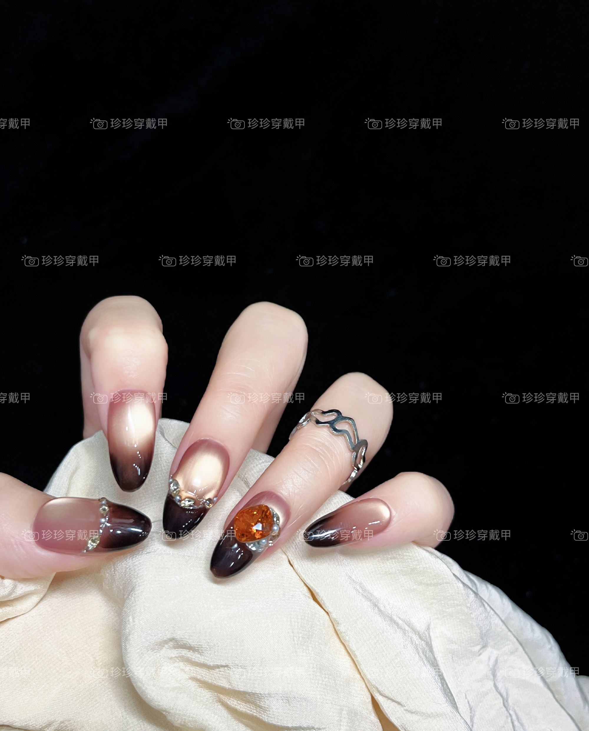 【黑糖可可】珍珍手工穿戴秋冬甲高级感显白黑棕渐变猫眼镶钻美甲